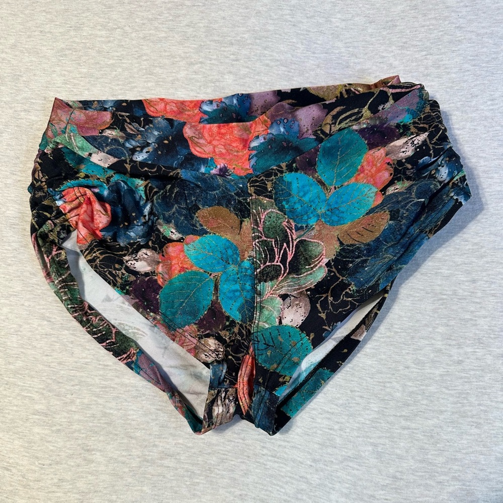 Mika Yoga Meeko Women's Shorts - M